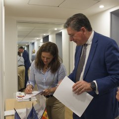 P1001143