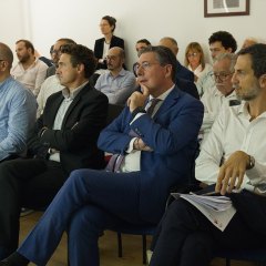 P1001173